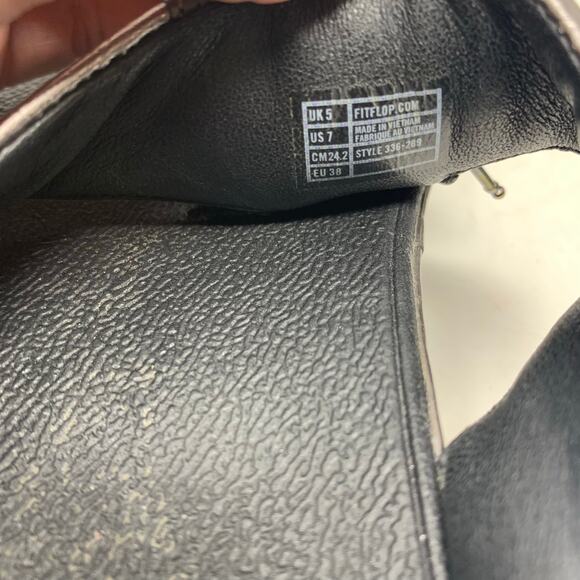 Fitflop Rumba Size 7 Pewter Silver Metallic Leather Beaded Fringe Sandal Wedge - Picture 8 of 8